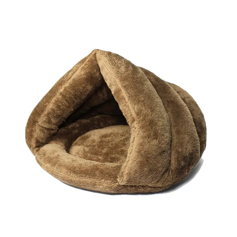 Lit triangulaire chaud d’hiver pour chat – CozyNest™